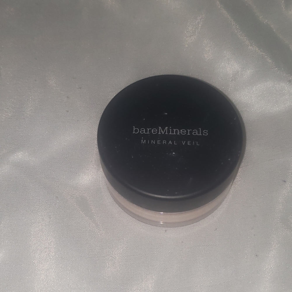 Bare minerals veil